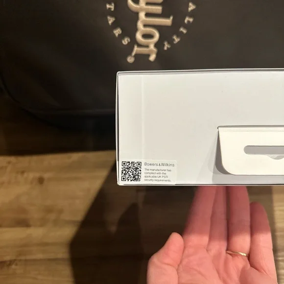 BNWT Bowers & Wilkins Px8 Over-Ear noise canceling Headphones in Tan and Silver - Picture 9 of 16